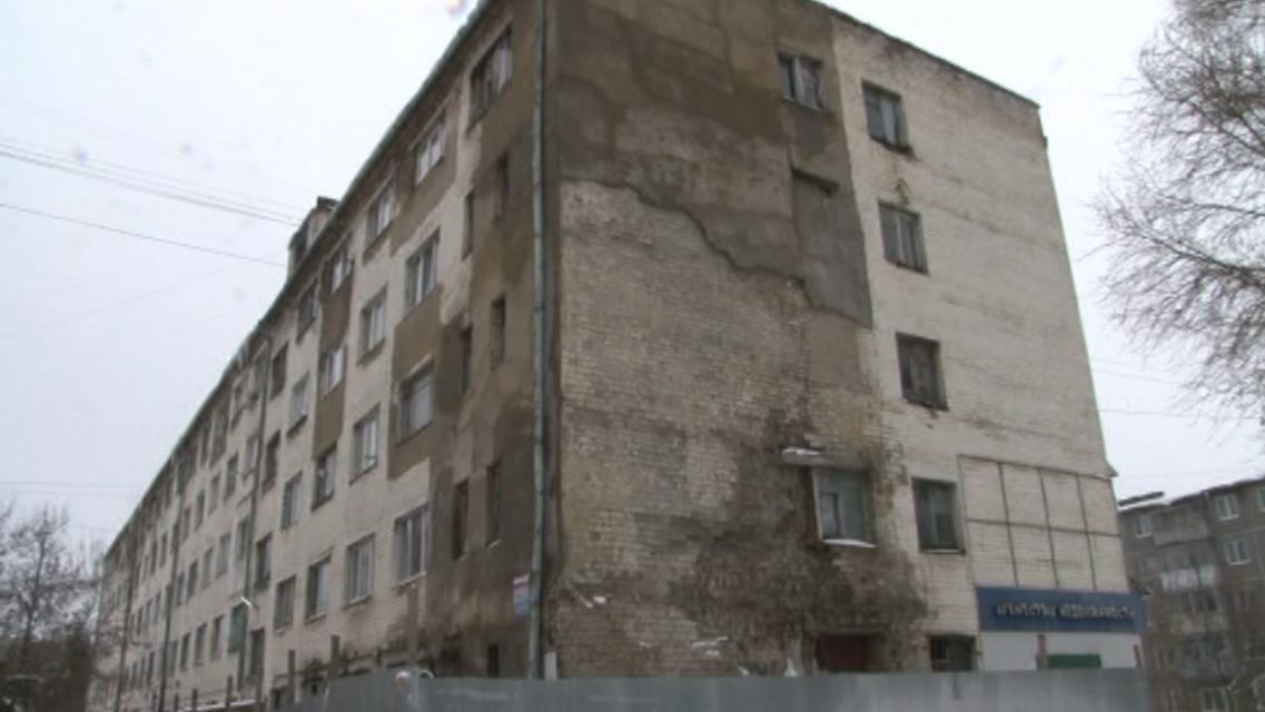 Орловчанка справила нужду прямо в раковину, выставленную на продажу, а жители Новой Ботаники пожаловались на нечищенные тротуары