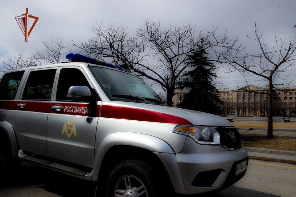 Пьяный орловчанин в ходе дебоша разбил стеклянную дверь в пивном магазине