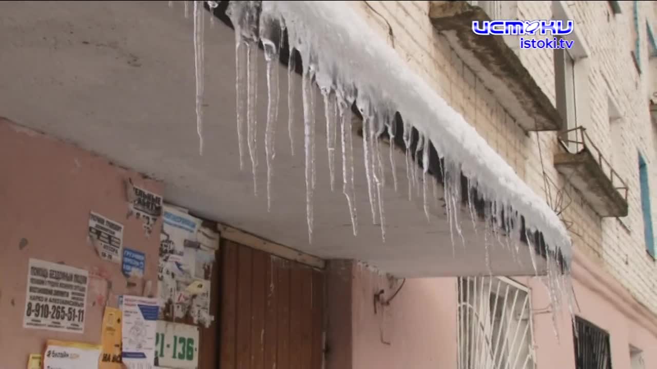 В квартире дома №23 по ул. Генерала Жадова из-за протекающей крыши замкнули провода. УК ограничилась сочувствием