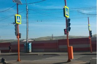 Завтра в Орле включат пробный светофор, работающий на солнечных батареях