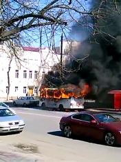 Сегодня около остановки "3-я поликлиника" горела маршрутка 