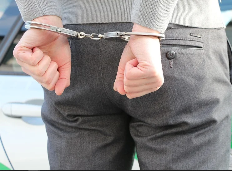 ﻿Ливенец проник в чужое жилище и украл ноутбук