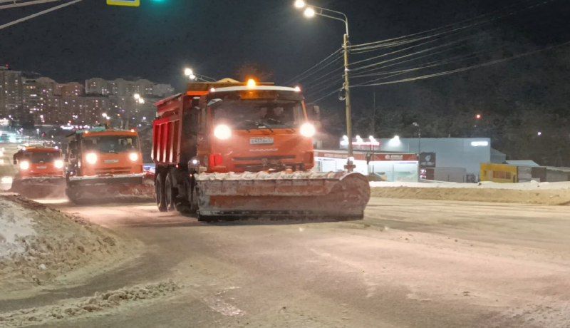 Водителей в Орле просят проявлять терпение и понимание и не обгонять снегоуборочную технику