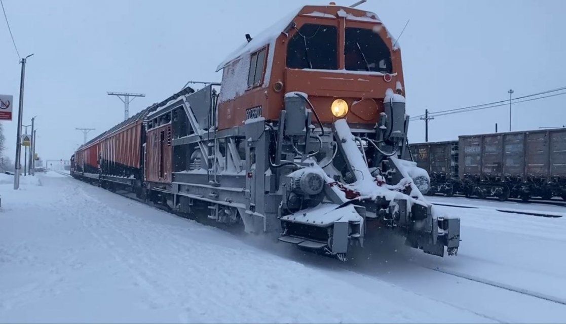 В связи с мощным снегопадом, пришедшим в столичный регион, Московская железная дорога переведена на усиленный режим работы.