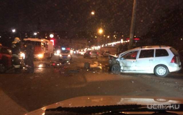 Тройное ДТП парализовало Орёл