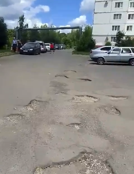 Орловчанин обращает внимание на состояние дворов на Прокуровке в Орле
