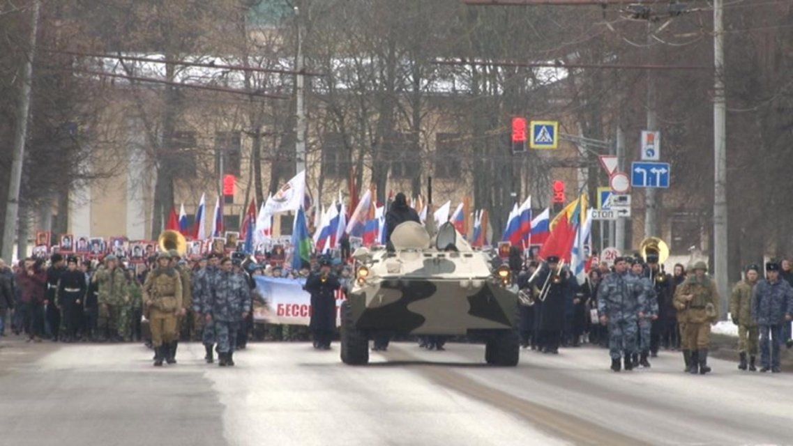 В память о героях по улицам Орла прошагал «Бессмертный батальон»
