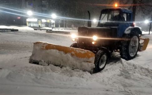 "Спецавтобаза" начала очищать город от снежного покрова