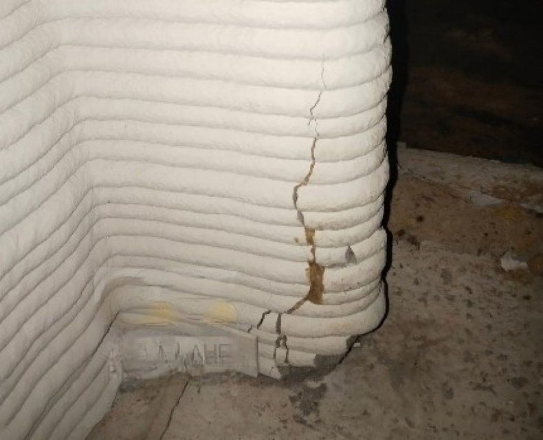 Трещина - уже на этапе монтажа 