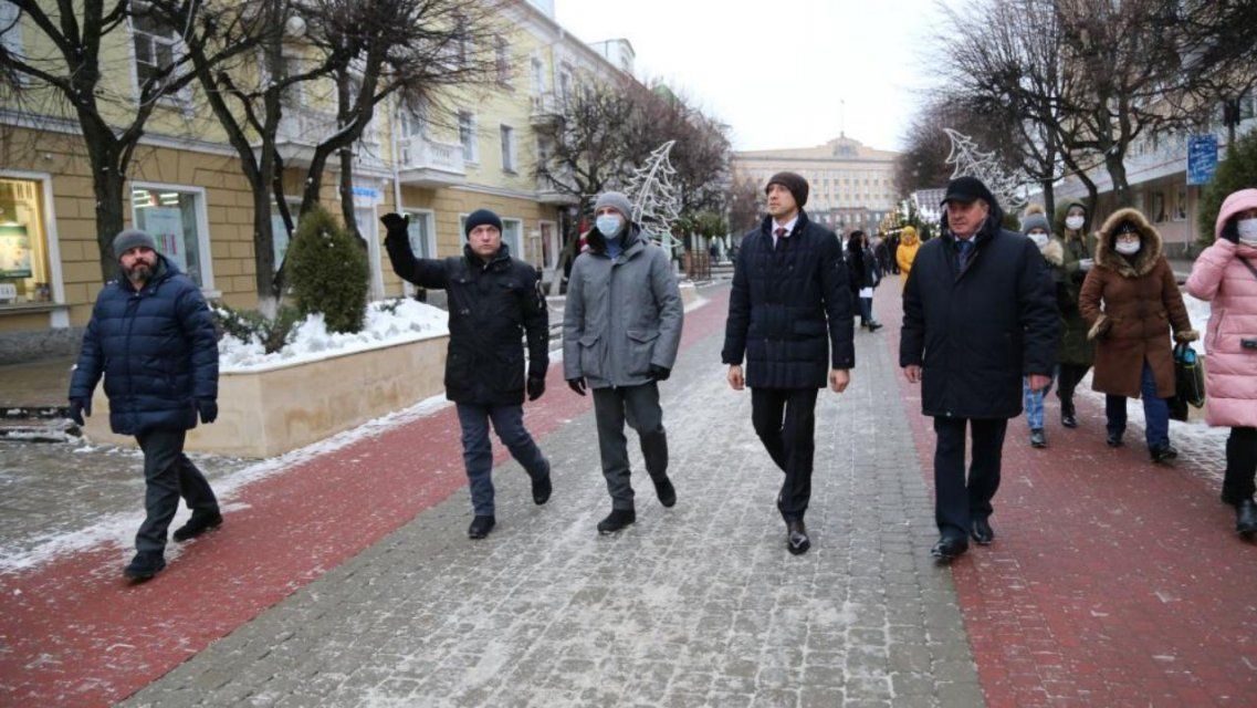 Новый год в масках: орловский губернатор лично проверил праздничные объекты 