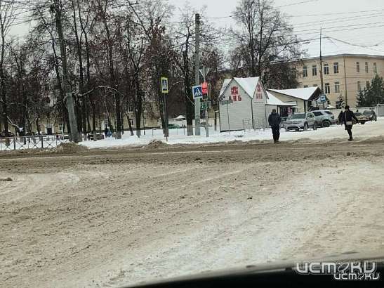 Клычков рассказал, почему орловские дороги и тротуары не посыпают песком