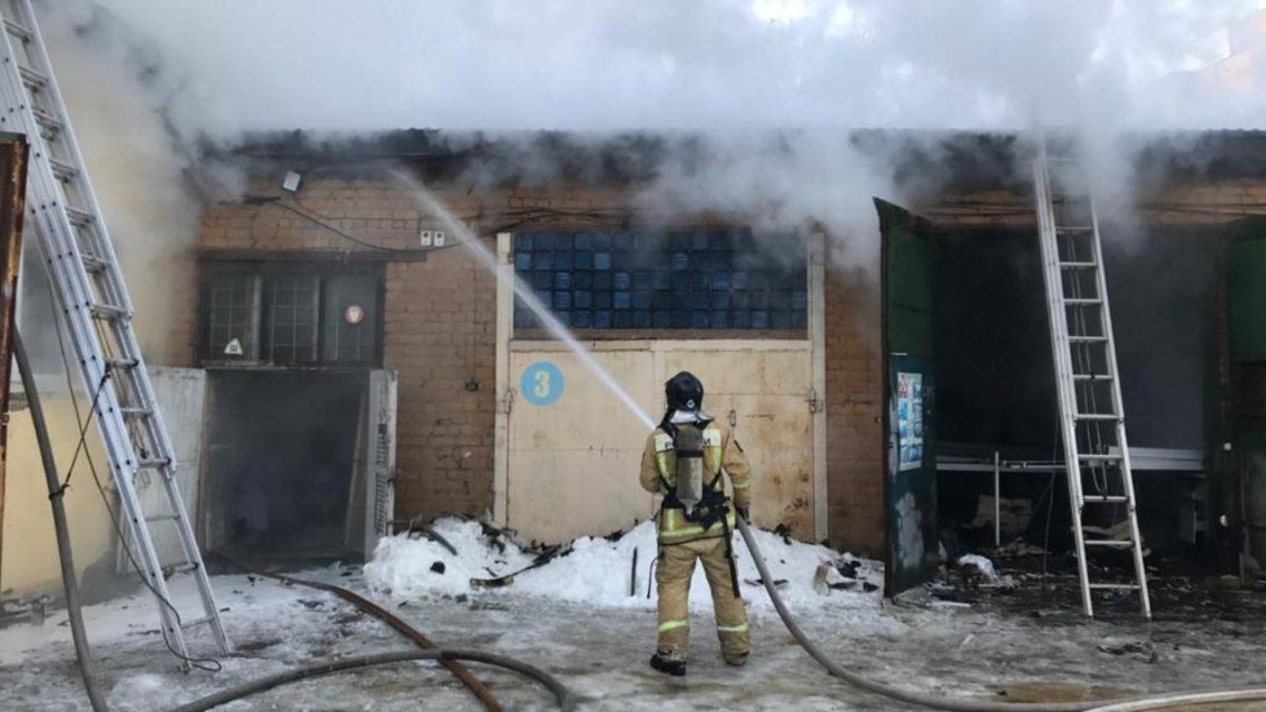 В Орле горели складские здания