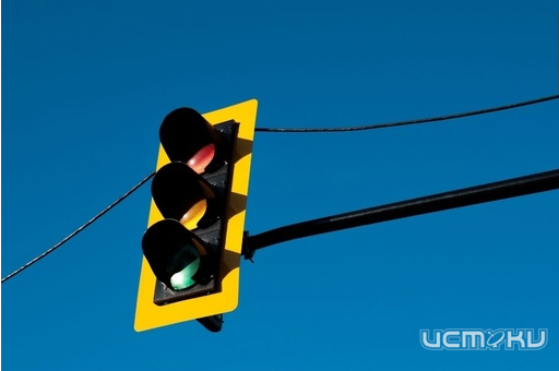 В Орле на три часа на нескольких улицах отключат светофоры