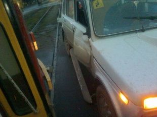 Автомобиль VS трамвай