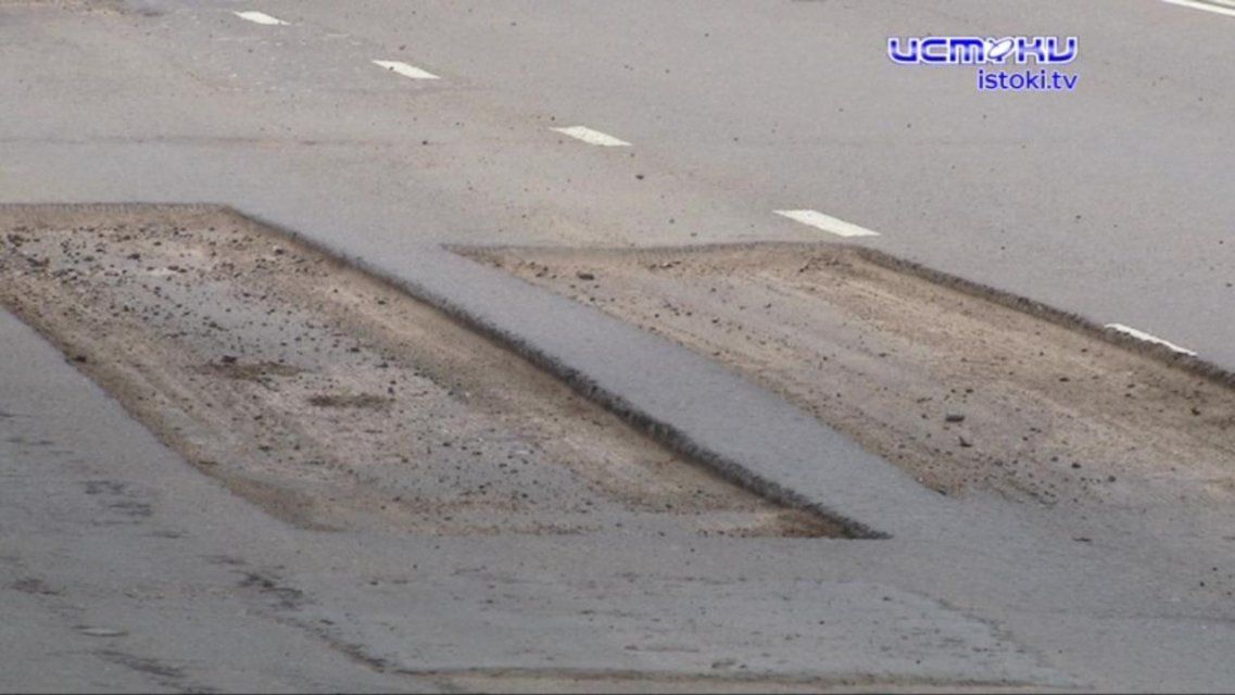 Сироты обратились к Путину, чтобы получить жилье, а ямочный ремонт на Болховском шоссе ведется в час пик и накаляет обстановку