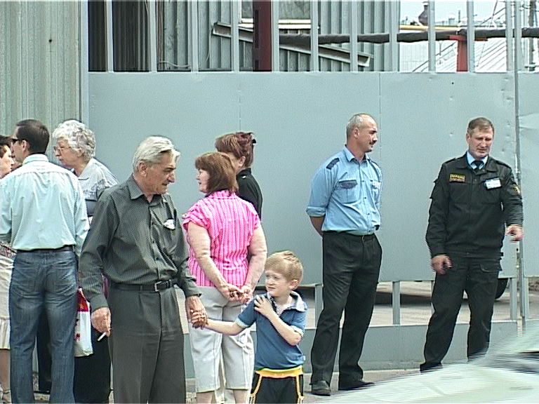 Лицом к лицу: губернатор услышал от жителей о зловонии маслозавода