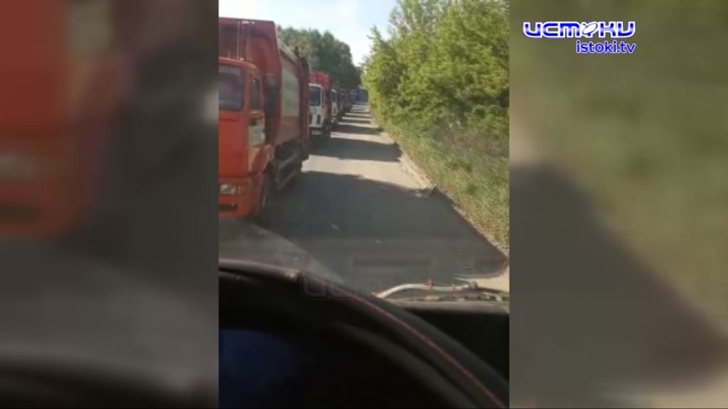 Директор орловского «Экосити» не смог объяснить очереди из мусоровозов перед его заводом