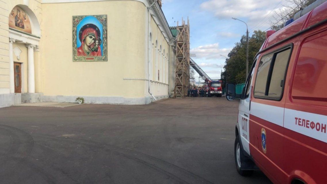 В Орле во время строительных работ загорелся Успенский собор