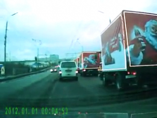 Новогодние грузовики на Герценском мосту