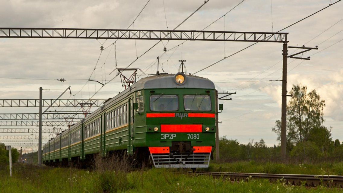 Под Орлом железнодорожники предотвратили наезд электрички на ребенка