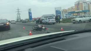 Авария в Орле с участием мотоцикла и авто: фото и видео