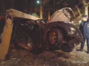 Во Мценске внедорожник врезался в столб