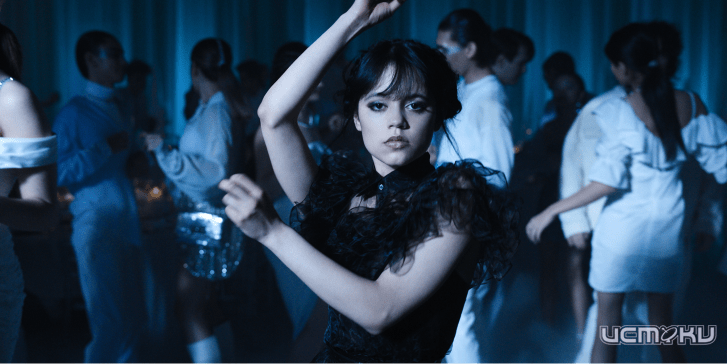 Культовое платье для героини в сериале Уэнсдей?