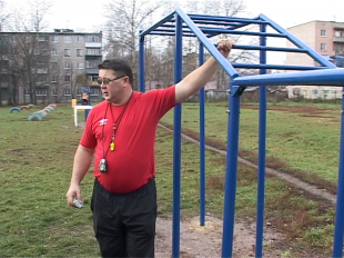 Во дворе школы №6 появилась новая спортплощадка