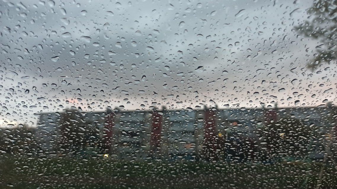 Жителей Орловской области предупредили о жаре и грозах