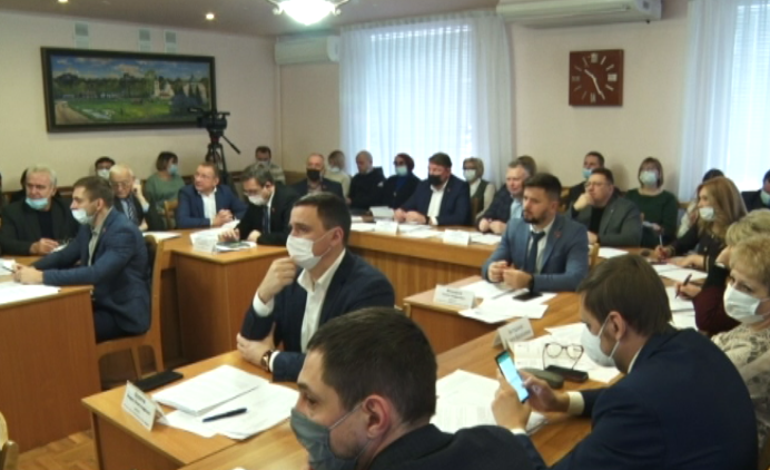 Депутаты горсовета ищут деньги. Нехватку средств бюджета планируют восполнить за счет продажи "Орел-Отеля". Чем еще запомнилась сессия народных избранников?