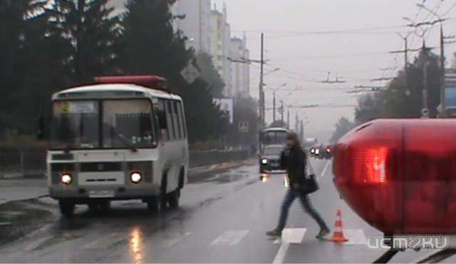 Водитель «семёрки» на пешеходном переходе сбил женщину