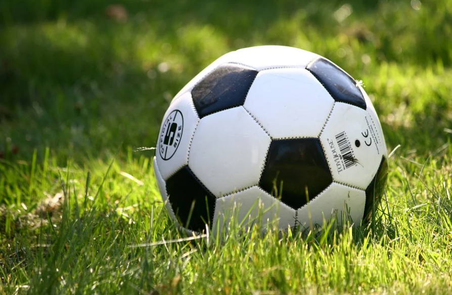 Футбольный клуб «Орел» отобрал очки у принципиального соперника