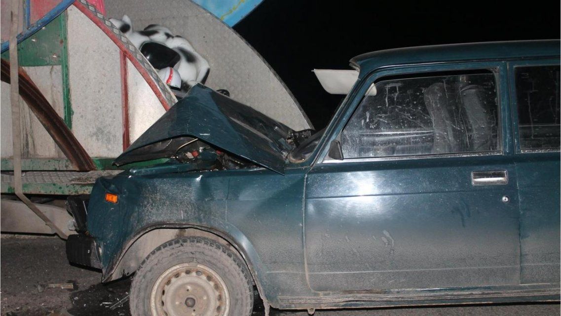 На Орловщине водитель «семерки» погиб, въехав в стоящий грузовик