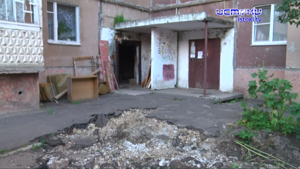 Деревья или парковка: камень преткновения одного двора