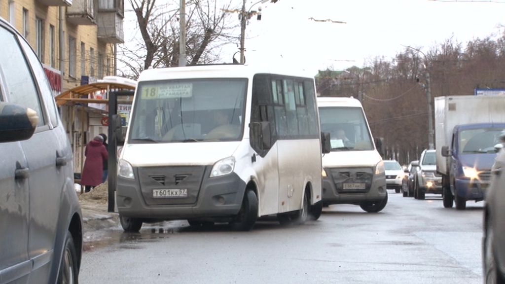 Орловчане массово жалуются, что в маршрутках нельзя заплатить банковской картой за двоих 