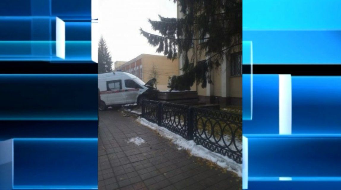 Экспресс-новости: мэр Орла объявил, что дорогу на Орловских партизан сдадут к концу ноября, а скорая помощь врезалась в памятник Дзержинскому