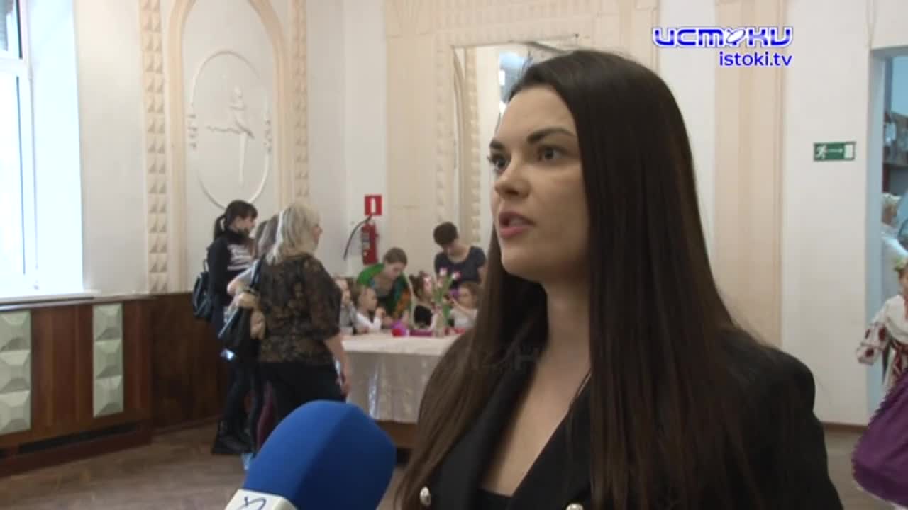 Центр народного творчества поздравил милых дам. Для них организовали концерт, а заодно и наградили победителей конкурса "АРТ-ВЕСНА"