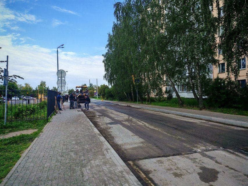 На улице Орловских партизан снова появилась дорожная техника