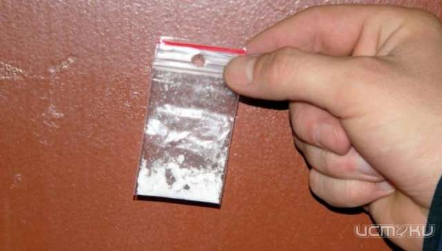 В Орле у парня и девушки нашли наркотики