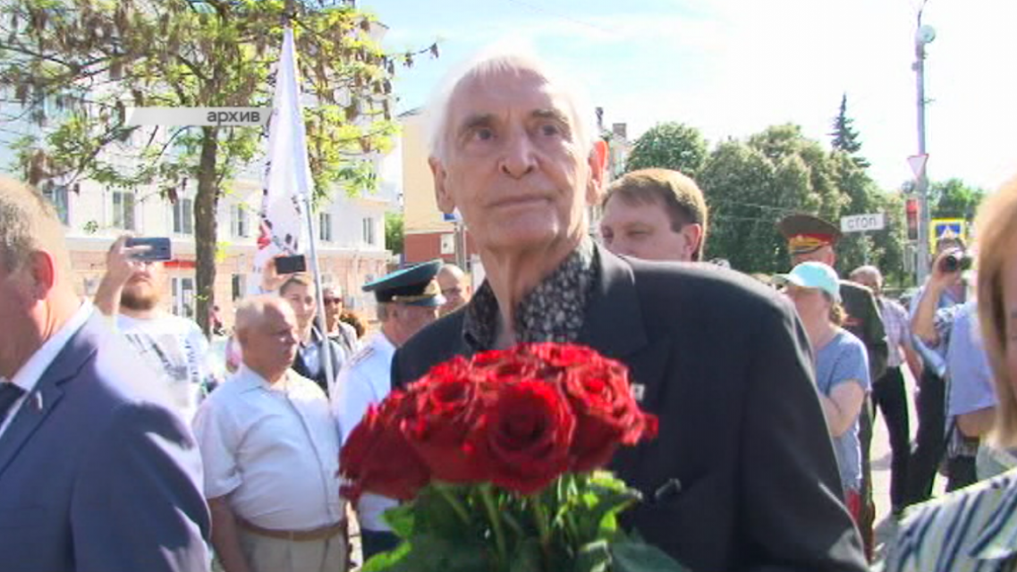 Накануне скончался актер Василий Лановой, а директор УКХ Дмитрий Фролов уволился