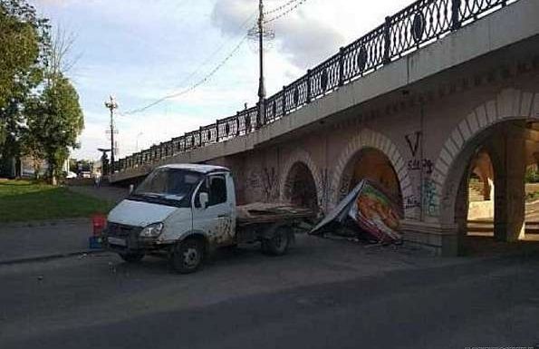 Сити-менеджер Орла дал сутки на подготовку бумаг для установки знака на «мосту глупости» 