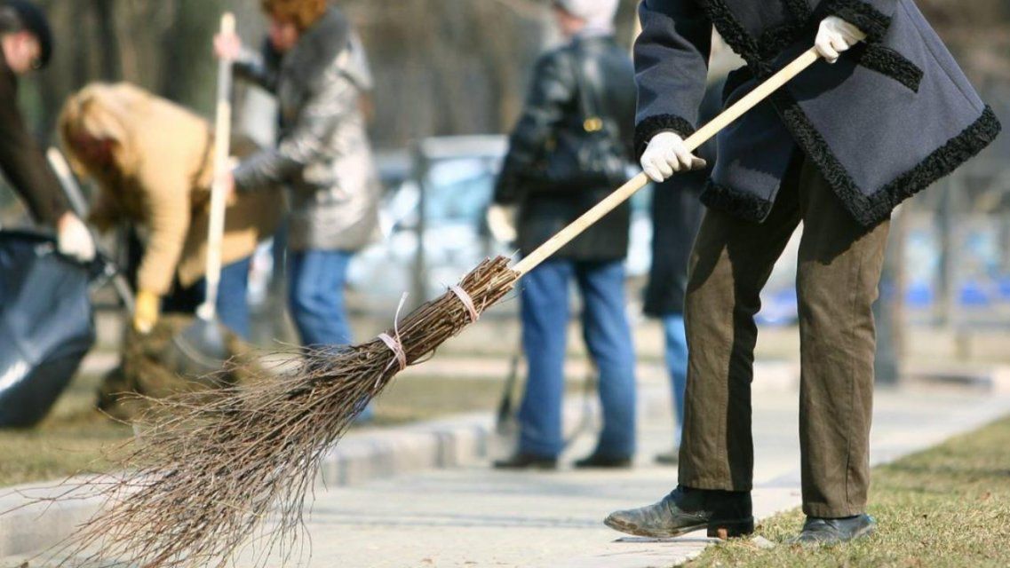 Жителю Дмитровска вспомнить о родительском долге помогли общественные работы