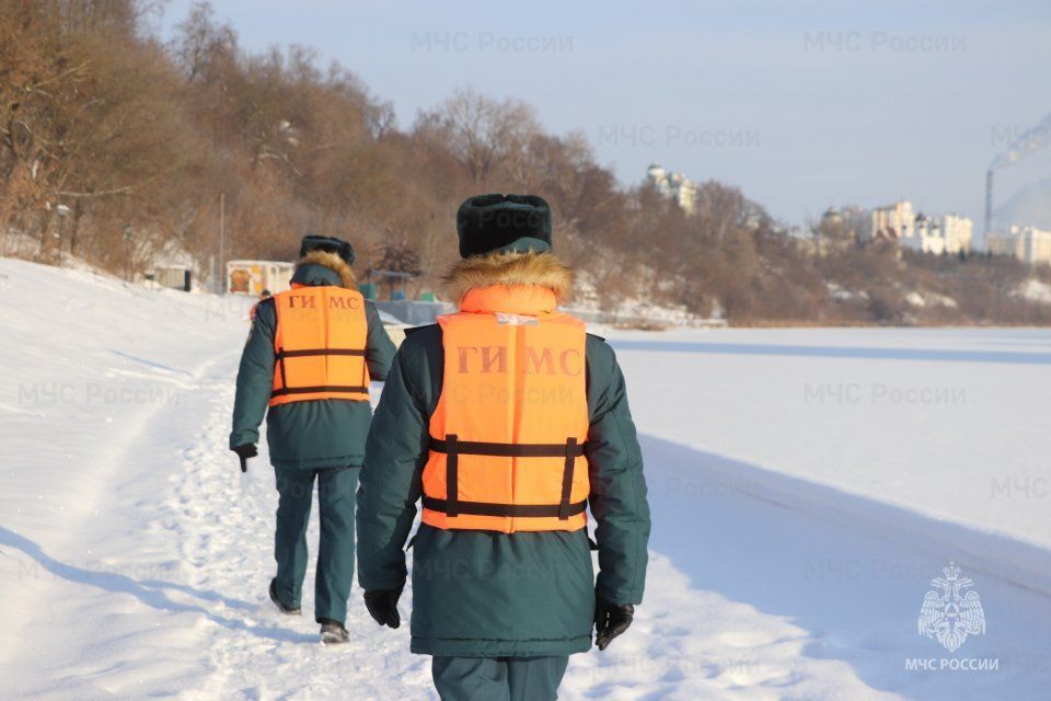 Орловчанам напомнили об опасности выхода на лед