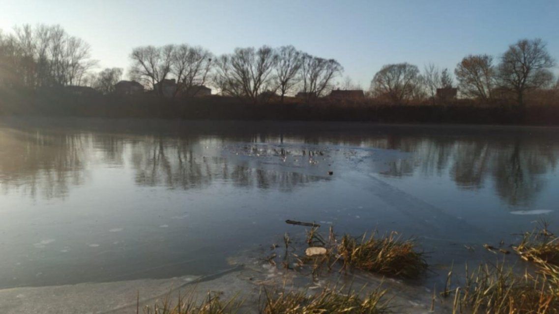 Орловчанин провалился на Оке под лед, катаясь на коньках: подробности ЧП