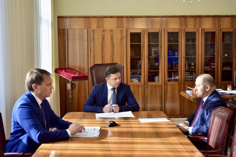 Губернатор Орловской области встретился с представителем МИД России 