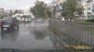 Новости за 90 секунд: Орловский водитель проскочил на желтый и едва не врезался в автобус, а советник Усикова стал главой «Спецавтобазы»