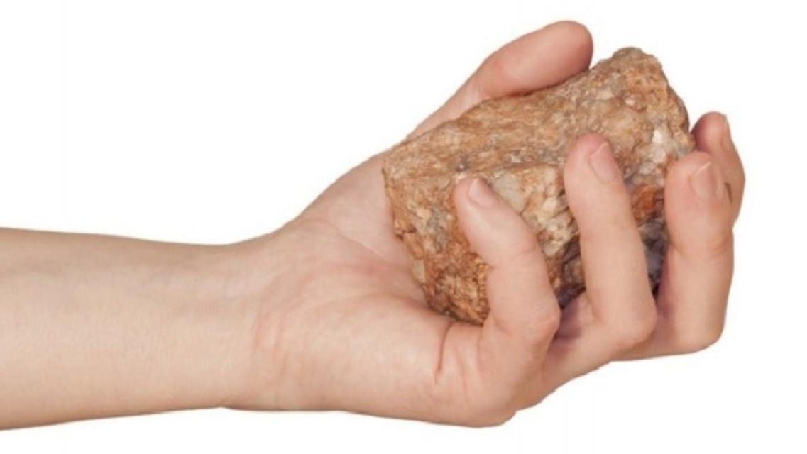 В Орле пойдет под суд женщина, бросившая камень в чужое авто