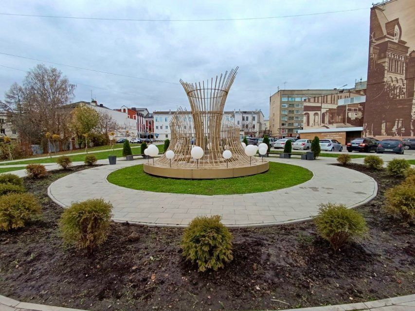 Туи с площади Ленина пересадили в сквере Орловских литераторов