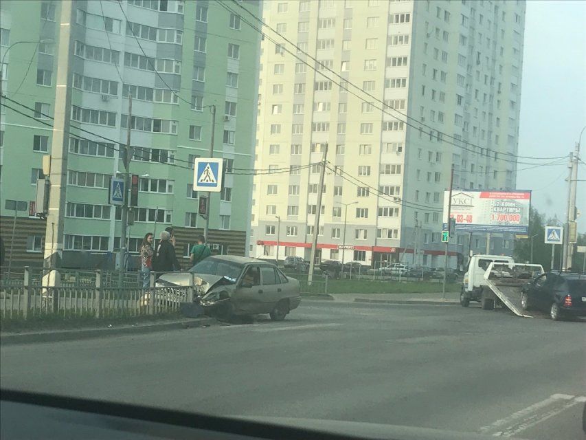 В Орле «Daewoo Nexia» протаранила забор 