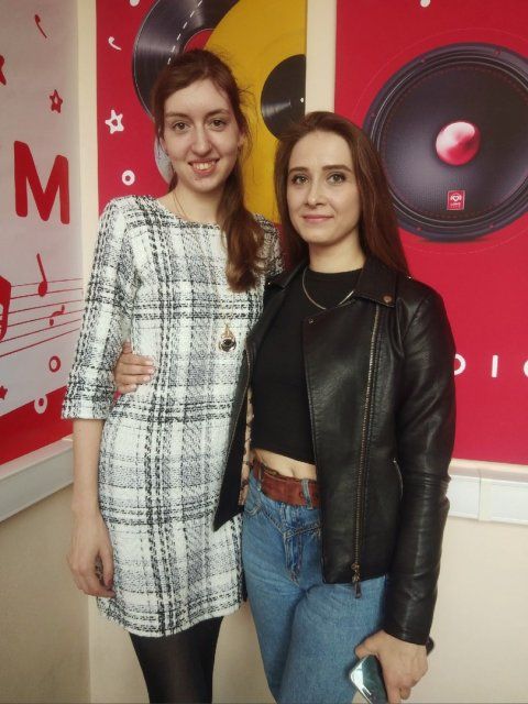 Героиней нового выпуска программы "Интервью" стала певица, участница телевизионного проекта "Новая Звезда" Диана Збинякова